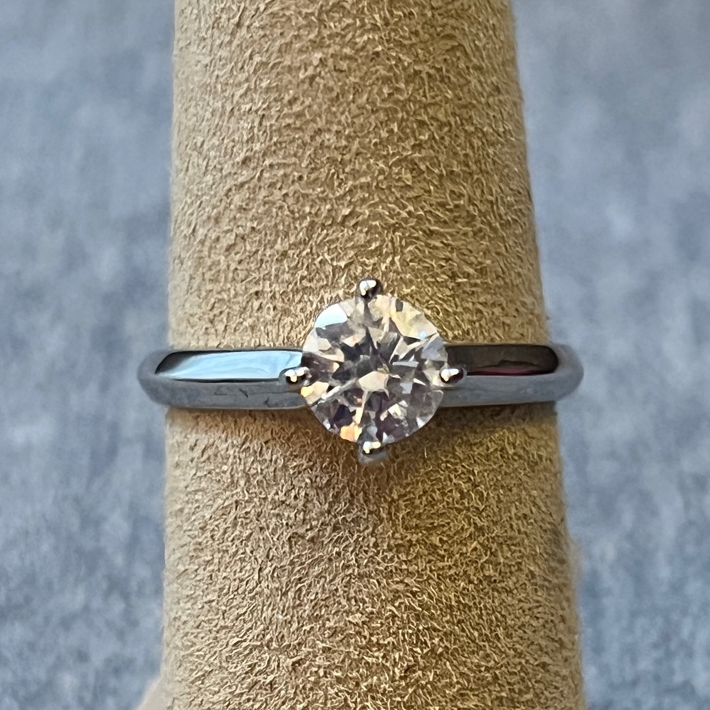 AAA 6mm Flawless Moissanite solitaire, VVSI. GRA Certification included. NEW!